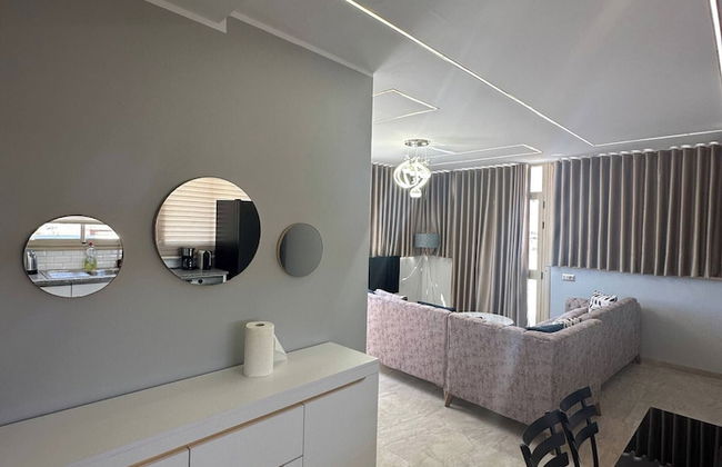 Luxury Rooftop Wifi, Ac, Outdoor Barbecue - Photo 11