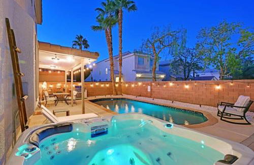 Stunning 4BR Getaway w Pool, Hot Tub, & Firepit - Foto 23