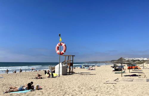 Spacious Studio in Sunny Villa Minutes to Beach - Foto 25