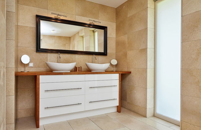 Stately Villa in Wierum with Fantastic Views & Hot Tub - Foto 16