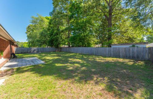 Cozy Retreat with Patio, Big Kitchen and Fishing Nearby - Foto 49