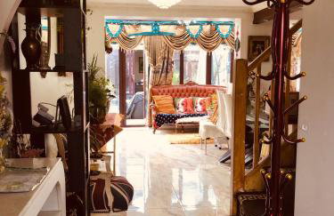 Cheerful 4 bedroom house with garden free parking - Photo 4