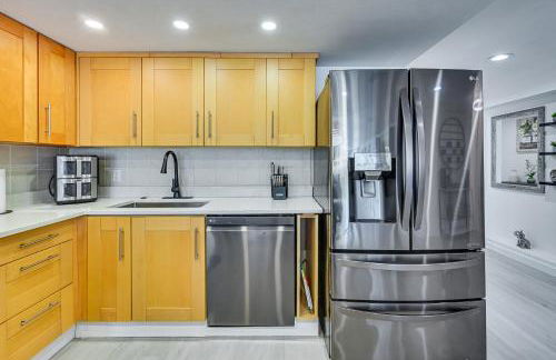 Sunset Views and Hot Tub Lakefront Holiday Retreat! - Foto 7