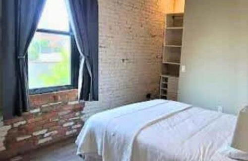 Jungle House Columbus Downtown Free Parking Sleeps 8 - Steps to Convention Center & Nationwide Arena - 2BR Short North Luxury Home - Over 5,800 Five Star Stays - Foto 12