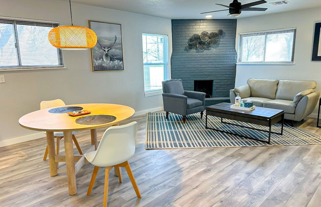 Vintage Gem in Prime Location Cozy 1BR Oasis - Photo 17