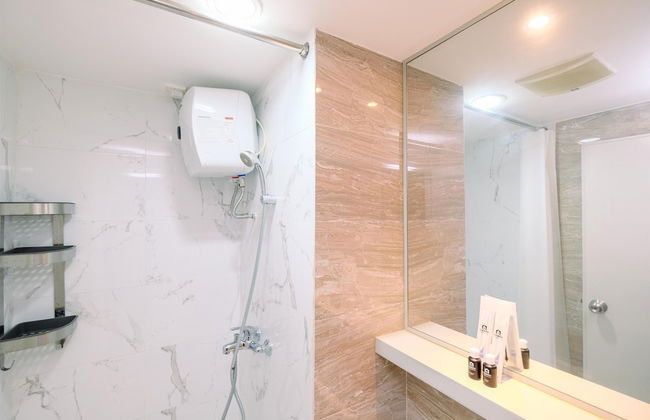 Best Homey and Comfort 2BR at Podomoro Golf View Apartment - Photo 19