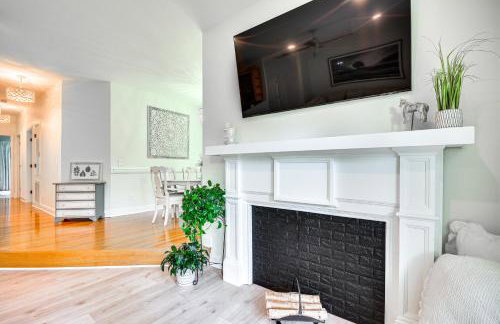 Bright and Elegant Home in High Point with Deck! - Foto 7