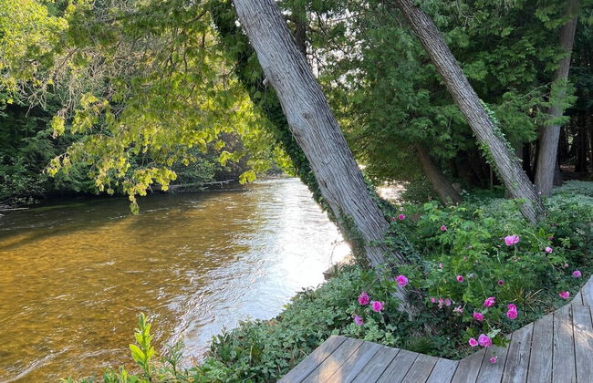 Boardman Monarch Upscale River Lodge HOT Tub! - Foto 16