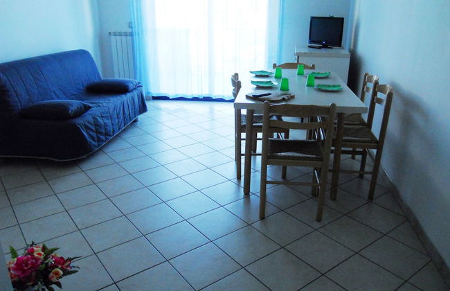 Green Bay Village - Photo 5