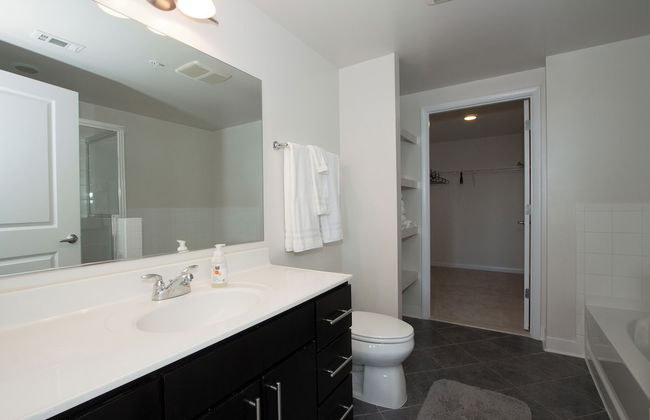 Pentagon Luxe Apartments - Photo 17