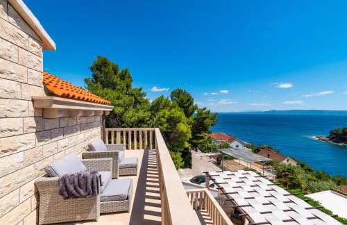 Villa Kadena - Luxury Seaside Villa with Private Heated Pool - Photo 64