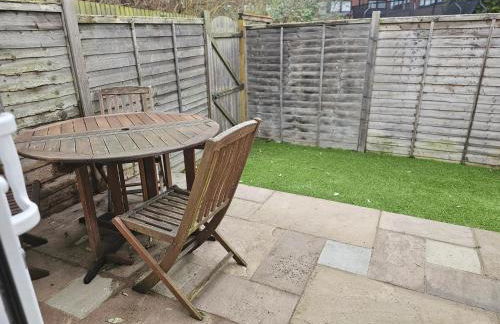 StayZen Apartments - Private Garden & Free Parking Ground Floor Central Woking - Business & Leisure - Photo 12