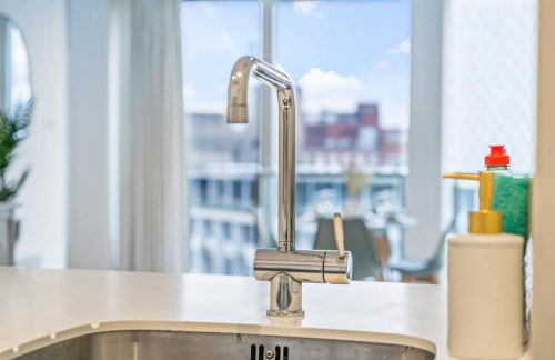 #79 World Famous Rotunda Skyline Views - Near Victoria Square - Sleeps 6 - " Perfect for contractors and Families" - Foto 31