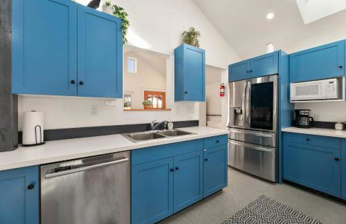 Vibrant Downtown Bungalow – Walk Everywhere! - Foto 14