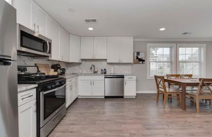 Stylish 3BR 3BA Colonial House by CozySuites - Foto 13