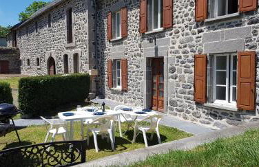 Lodge-Sagne une ferme rénovée au cœur du Cantal à proximité de la station de ski du Lioran - Photo 1