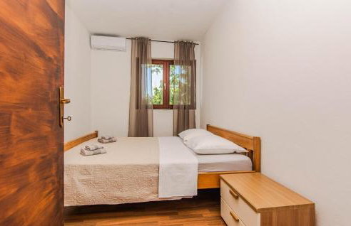 Gorgeous Home In Popovici With Wifi - Photo 23