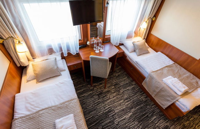 Grand Jules Boat Hotel Budapest - Photo 7