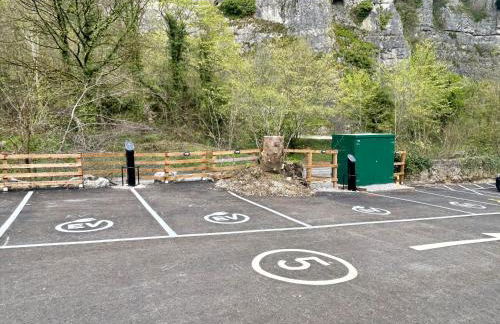 Rock Mill - Luxury 1 Bedroom Apartment 20 with Private Balcony - Photo 33