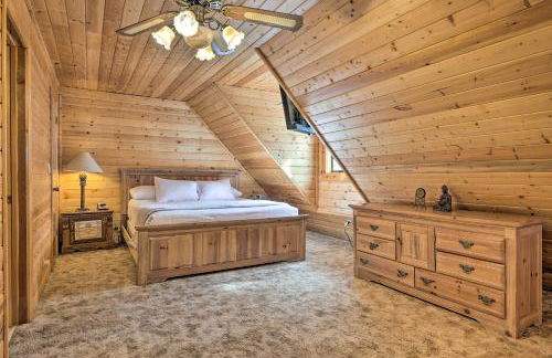 Rustic Duck Creek Village Cabin with Fire Pit! - Foto 11