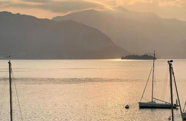 Elegant Traditional Home Steps from the Lake, with Garden and Panoramic Terrace - Photo 4