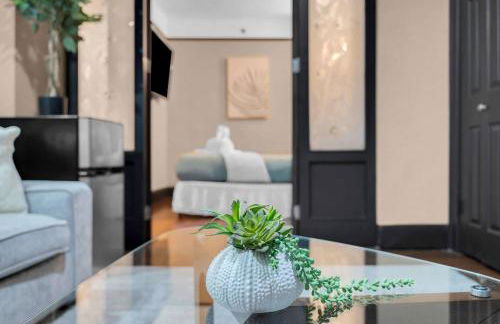 Stylish 1BR Apartment in the Heart of the City with Gym - Foto 17