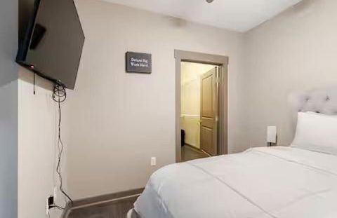 Skyline Serenity- Gym, Walk to Bars and Restaurants - Foto 12