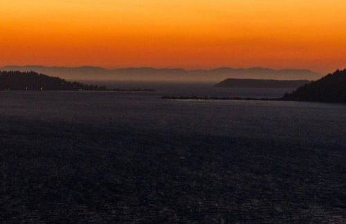 Waterfront Retreat with Fireplace, Hot Tub & Sauna - Foto 37