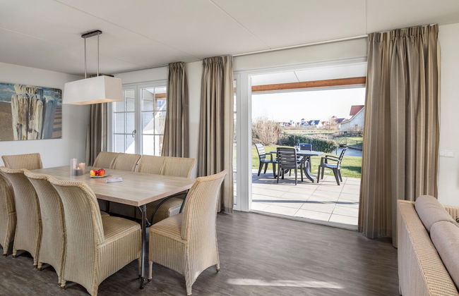 Detached Villa With Four Bathrooms Near the Sea - Photo 16