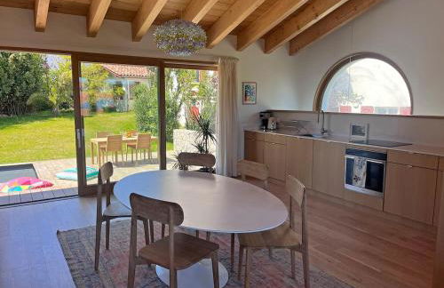 Contemporary Villa with Pool - Foto 11