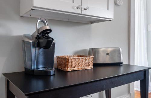 Old City Hideout l Historic l Walk to St George - Foto 17