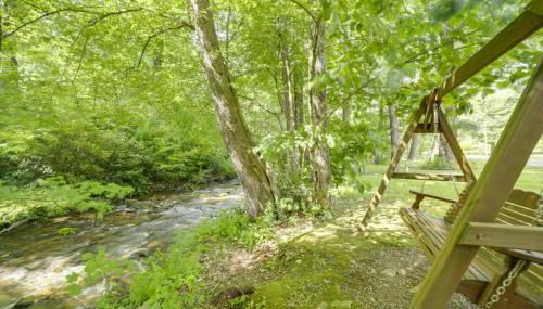 Campbell Retreat in Maggie Valley with Deck! - Foto 2