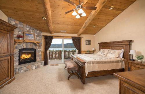Big Bear Village View Haus is a large pet and kid friendly chalet with hot tub located a short walk to village - Foto 24