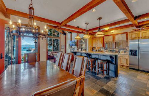 Lakefront Retreat Across from Homewood Resort - Foto 7