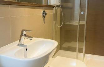 Contemporary 2 Bedroom Flat with Great Location in Salford - Foto 13