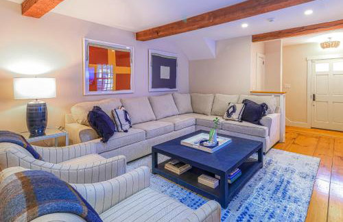 Close to Dtwn Nantucket! Group Getaway with Patio - Foto 39