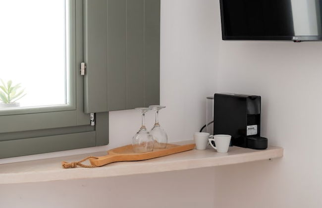 aniko suites White Alley - Photo 10