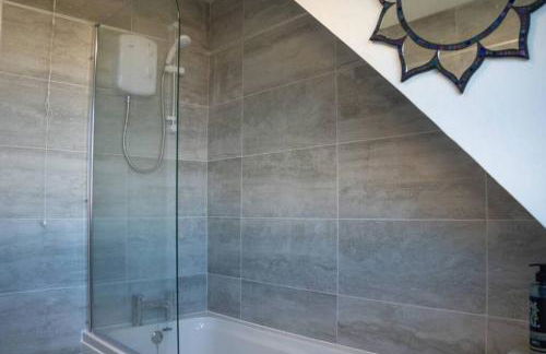 3 Bedroom home in Milton Keynes with Free Parking, WiFi and SKY TV - Foto 13