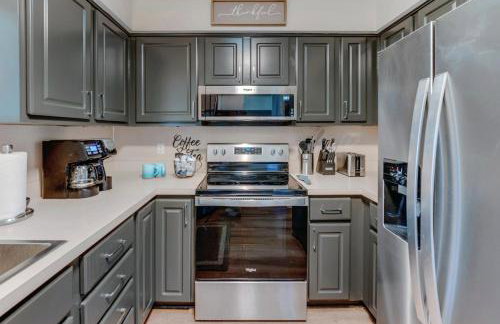 Lakefront Retreat with Views and Decks and Fire Pit - Foto 12