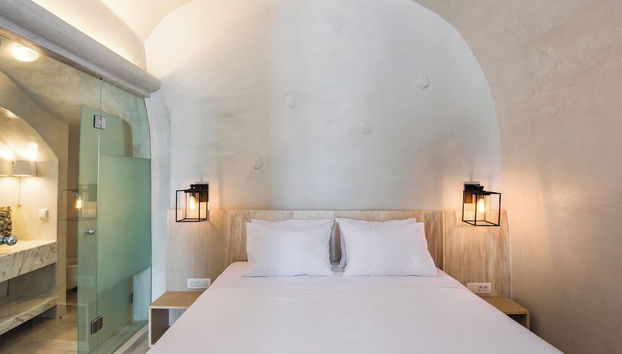 Rhenia Suites-Prive Jacuzzi&Caldera View - Foto 4, Habitación