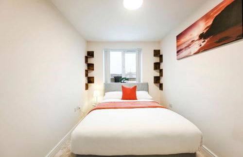 Swan's Place - Large 4bed home, Sleeps 9, Parking x2 & Games room - Foto 13