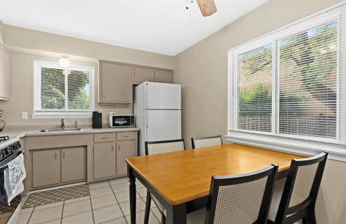 Big Fenced Backyard Sleeps 8 - Foto 16