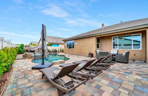 IndioStay 5min to Coachella & Stagecoach Fest -Private Pool, Water Slide, Waterfall, Jacuzzi, Fire Pit - Foto 9