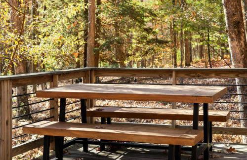 Cozy Cabin w Lake, Hot Tub, Huge Deck & Fire Pit - Foto 32