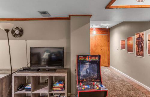 Mountain retreat w 2 fireplaces & lake - Foto 45