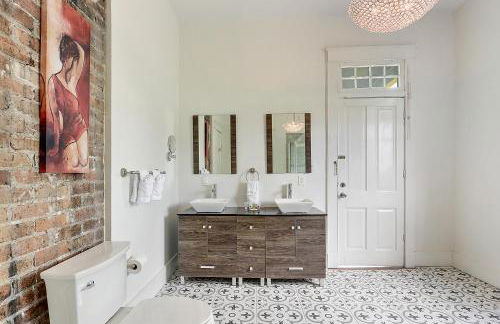 Modern Victorian House With Relaxing Courtyard - Near FQ - Foto 9