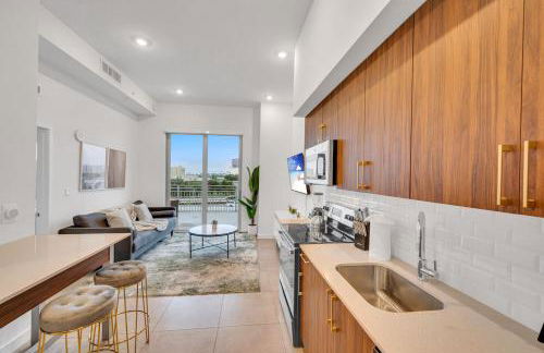 Modern Unit in Downtown Miami With Free Parking - Photo 1