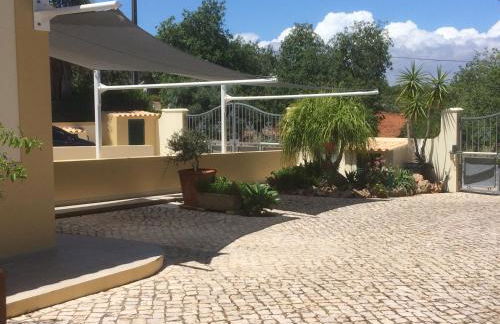 VILLA EBER - independent 1 & 2 bedroom apartments, pool, air con, fast Wi-Fi, near old town of Albufeira and beaches - Foto 48