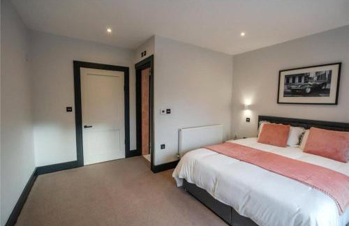 Humberston Avenue Large 4bed - Contractors Welcome & Big Living Area - Photo 13