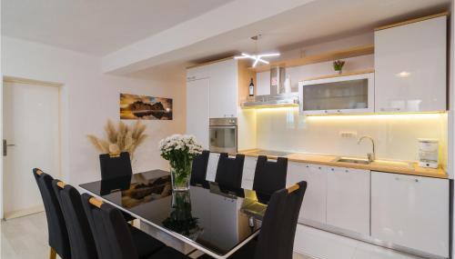 Amazing Apartment In Obrovac Sinjski - Foto 5